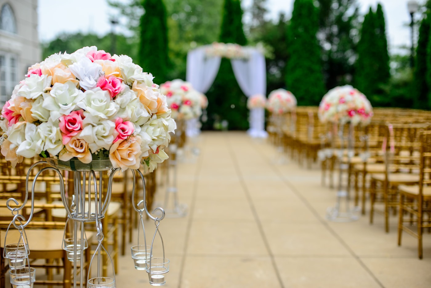 How to Create a Wedding Guest List Without the Drama